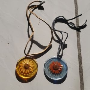 Vintage set of "Nancyannl3" flower necklaces (2)